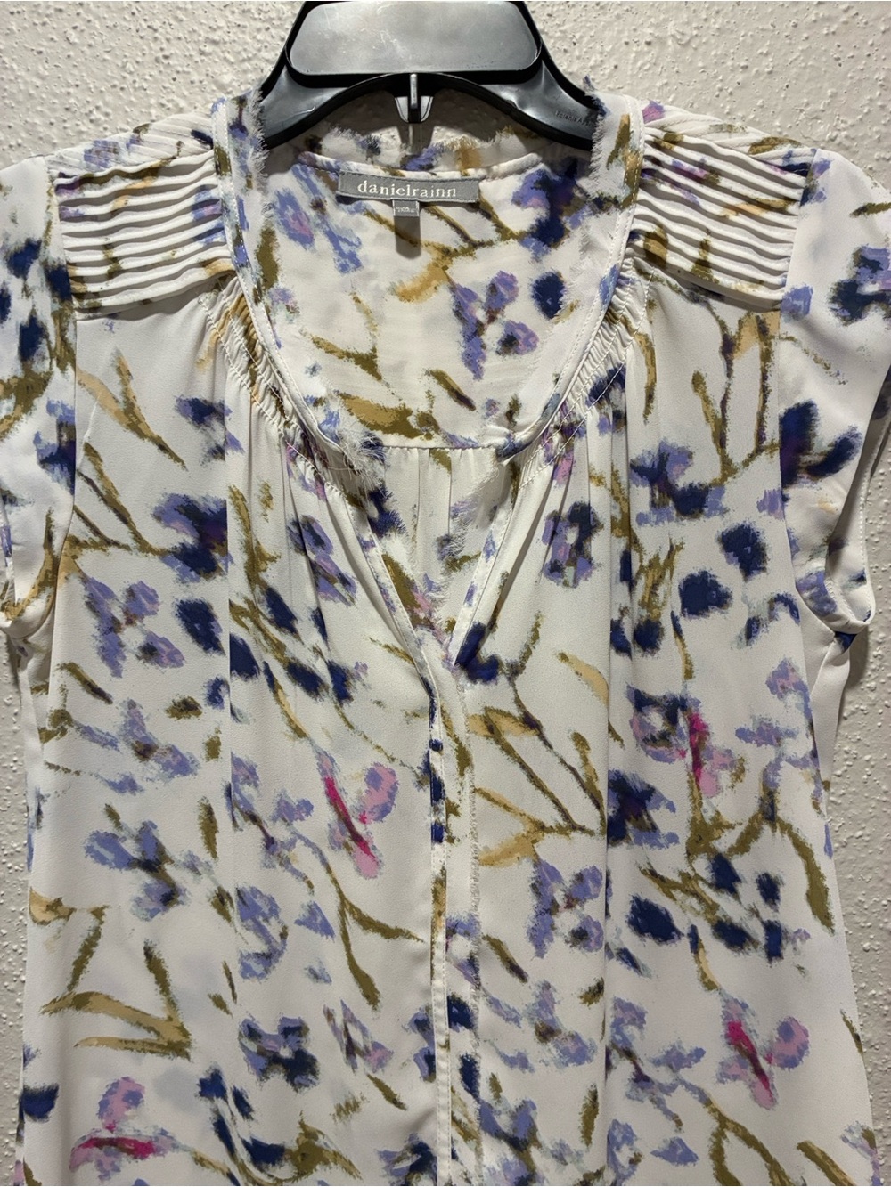 Daniel Rainn White Floral Pleated-Shoulder Blouse - Picture 5 of 6